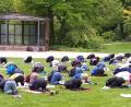 Bild: exb
Die Muslime von Weiden trafen sich am Sonntag zum gemeinsamen Gebet im Max-Reger-Park.