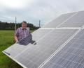 Bild: Reiner Wittmann
Für die umweltfreundliche Erzeugung von Strom mit Fotovoltaik sucht die Genossenschaft Neue Energien West ständig nach geeigneten Dächern und Freiflächen: NEW-Geschäftsführer Bernhard Schmidt im Solarpark Speinshart (Kreis Neustadt/WN). Die Anlage kann Strom für fast 1000 Haushalte liefern.