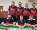 Bild: tob
Die Herren I mit Lubomir Kriz, Alois Spitzer, Sebastian Thurn, Jan Kudrna (hintere Reihe von links), David Kiener, Christian Brabec und Damir Prstec (vorne von links) steigen in die Verbandsliga auf. Es fehlt Tim Ficht. Das Mannschaftsbild wurde bereits vor der Corona-Pandemie aufgenommen.