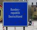 Bild: Armin Weigel/dpa
Grenzschilder in Waidhaus am Grenzübergang nach Tschechien.