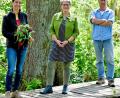 Bild: stg
Die Grünen-Stadträte Stefan Zaus und Heidrun Schelzke-Deubzer gratulierten der neuen Dritten Bürgermeisterin Katharina Hage (von rechts).