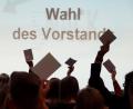 Bild: Lennart Stock/dpa
Schüler eines Gymnasiums in Rheinland-Pfalz stimmen über den Vorstand ihrer Schülergenossenschaft ab. Nachdem der Schulkiosk geschlossen wurde, bildeten Schüler die Genossenschaft, um den Kiosk selbst zu betreiben.