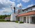 Bild: jr
Einladend präsentiert sich die Kurpromenade am unteren Ende des Kurmittelhauses. Das Sibyllenbad hat in den vergangenen Jahren hier mächtig investiert. Bleibt zu wünschen, dass auch bald wieder Menschen und Gäste hier an der Südseite des Hauses zu sehen sind.