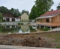Bild: jr
Mit zwei neuen Spielgeräten wird der neue Dorfmittelpunkt in Pechofen aufgewertet. Der Bauausschuss gab am Montagabend grünes Licht für die Anschaffung eines Klettergerüst und eines Wasserspielgerätes, beides soll in der Nähe des Gemeinschaftshauses aufgestellt werden.