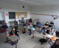 Bild: exb
Sechst- und Siebtklässler des Gymnasiums machen während der Kontaktsperre Bewohnern der Seniorenheime in Eschenbach und Auerbach eine Freude.