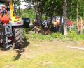 Bild: bkr
Beim Naturerlebnisbad ersetzen die Bauhofmitarbeiter der fünf Mitgliedgemeinden den Maschendraht- durch einen Gitterzaun.