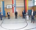 Bild: fz
Michael Pregler, Michael Bauer und Gerhard Scharl wurden von Josef Hammer (von links) verabschiedet. Neuer Vorsitzender deer Verwaltungsgemeinschaft ist Ernst Lenk und die beiden Bürgermeister Dietmar Schaller sowie Markus Ziegler (von rechts) sind neu im Verbandsrat.