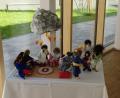 Bild: Reinhold Dobmeier
Das Pfingstereignis, dargestellt mit „Regensburger Bibelfiguren“, ist in der Ausstellung in den Nordfenstern des Pfarrheims Herz Jesu zu sehen.