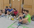 Bild: ref
Lockerer Ausklang bei den Amberger Regionalliga-Volleyballern: Sieben VC-Spieler und ein Gastsspieler (nicht auf dem Bild) zockten am Freitag in kleiner Runde in der Sporthalle der Luitpoldschule - und tranken anschließend gemütlich noch ein Bierchen.