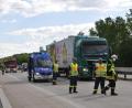 Bild: dob
Im beginnenden Pfingst- und Feierabendverkehr ereigneten sich am Freitagnachmittag auf der A 93 in Fahrtrichtung Hof innerhalb kürzester Zeit zwei Unfälle, die aber im Zusammenhang standen. Dabei wurde niemand verletzt. Allerdings beläuft sich der entstandene Sachschaden auf mindestens 45 000 Euro.