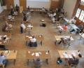 Bild: fg
Nicht nur räumlich herrschte aufgrund des Coronavirus Distanz zwischen den Hirschauer Stadträten, auch die Meinungen der Mitglieder von SPD und Freie Wähler (rechts) und der Mehrheitsfraktion CSU (links) unterschieden sich deutlich bei der Sitzung im Josefshaus.