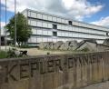 Bild: Gabi Schönberger
Das Kepler-Gymnasium in Weiden verzeichnete heuer den meisten Zuwachs bei den Neuanmeldungen: 97 neue Schüler wollen im Schuljahr 2020/21 dort zur Schule gehen. Das sind elf mehr als im Vorjahr.