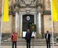 Bild: bk
Pilgerführer Georg Tafelmeyer (links) mit Sohn Georg Leo und Pater Prince.