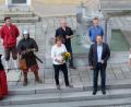 Bild: twi
Rathaus und Organisationsausschüsse verabschiedeten Martina Klose (vorne Dritte von links). Dabei waren (vorne von links) Irene Ehemann, Michael Giesl, Bürgermeister Frank Zeitler, Karl Beer und Heidi Eckl sowie (hinten von links) Thomas Prey, Joseph Ferstl, Raphael Haubelt und Ernst Bräutigam.