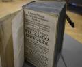 Bild: sck
Das Schaffen von Abt Wolfgang Rinswerger scheint einigen Anklang gefunden zu haben. Aus der dritten Auflage von 1729, die nach seinem Tod erschien, stammt das Exemplar, das die Stadt Auerbach jetzt für ihr Archiv gekauft hat.