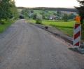 Bild: jr
Beim Ausbau der Gemeindeverbindungsstraße nach Motzersreuth wird zurzeit der Straßenkörper ausgekoffert.