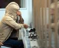 Bild: Federico Gambarini
Der Angeklagte Mohammed Y. sitzt im Gerichtssaal des Oberlandesgerichts Düsseldorf. Er ist einer von drei IS-Terroristen aus dem Irak, die verurteilt wurden. Einer der anderen beiden lebte in der Oberpfalz.