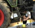 Bild: soj
Keine Angst vor „großen Tieren“: Antonia Kausler repariert kleine und große Macken von mächtigen Traktoren. Ein echter Traumjob für die 20-Jährige.