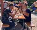 Bild: sgs
Strahlender Sonnenschein sorgte für gute Laune beim Weißwurstfrühschoppen des Dorfladens.