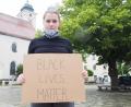 Bild: bl
Die 20-jährige Eva Brunner organisiert für Samstag um 14 Uhr auf dem Pfreimder Marktplatz eine stille Demo gegen Rassismus.