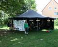 Bild: bjp
"Die kleinen Füchse" und "Der Zwergenzauber" heißen die beiden Spieljurten im Garten der Trabitzer "Learning Campus"-Kindertagesstätte. Für Leiterin Franziska Meier (im Bild) und deren Team eröffnet die momentane Ausnahmesituation Chancen, in den Kindern noch mehr als sonst Respekt und Liebe für die Natur zu wecken.