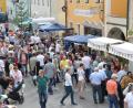 Archivbild: es
Bild aus der Prä-Corona-Zeit: Riesiger Andrang beim Regionalmarkt in Tännesberg 2018. Diesmal fällt er aus.