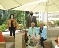 Bild: enz
Seit 60 Jahren sind Gabriele und Alfons Stingl aus Ernestgrün (sitzend) verheiratet. Dazu gratulierten Bürgermeister Klaus Meyer sowie Christa Dietl für die Pfarrei Ottengrün.
