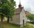 Bild: ibj
Adlholz verändert sein Gesicht: Auch die neugotische Marienkapelle soll saniert werden.