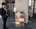Bild: Thomas Dobler
Im Foyer den "neuen" Erlöserkirche stellte Diakon Jürgen Weich farbige Fließen aus, die an der "alten" Erlöserkirche ein ästhetisches Ausrufezeichen gesetzt hatten. Sie waren ein Teil der Keramik-Kunst, die die Besucher früher über dem Eingang empfangen hat.