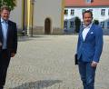 Bild: jr
Bürgermeister Stefan Grillmeier (links) tauschte sich mit Bundestagsabgeordneten Albert Rupprecht aus. Ein Thema war auch die Corona-Pandemie.