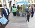 Bild: hai
Ein Lichtblick in der Corona-Zeit: Cordia Birner, Elli Pocker, Anja Kasper, Karina Volkmann, Gabi Winter, Maria Reiß und Melanie Herrmann freuen sich über ihre frisch erworbene Terassengarintur mit zwölf Stühle und Tisch aus ihrer Kuchenaktion zum tag der offenen Tür.