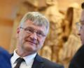Bild: Uli Deck/dpa
AfD-Bundessprecher Jörg Meuthen im Bundesverfassungsgericht nach der Urteilsverkündung.