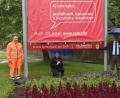Bild: Andreas Royer
Vorstellung der Zusatz-Tafeln mit (von links) Norbert Gräml vom Bauhof, Nina Mutzbauer vom Stadtmarketing sowie Erstem Bürgermeister Michael Göth.