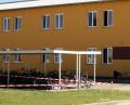 Bild: R. Kreuzer
Nach einem Coronafall in der Gemeinschaftsunterkunft Weiden steht eines der sechs Häuser unter Quarantäne.