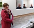 Bild: Lowak
Die Architekten Armin und Alexander Juretzka führen den Stadtrat durch den fast fertiggestellten Anbau an die Kinderoase St. Emmeram. Bürgermeister Karlheinz Budnik, Stadträtin Rosi Witt und Geschäftsleiter Wolfgang Walberer begutachten die neuen Sanitärräume für Kleinen und die Kleinsten.