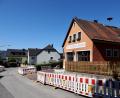 Bild: sml
Das Gerätehaus der Feuerwehr Neuhaus platzt aus allen Nähten. Rundherum fehlen die Parkplätze und die Ausfahrt liegt außerdem hinter einer unübersichtlichen Kurve. Für einen Neubau des Feuerwehrhauses sind deshalb im Haushalt .Mittel eingeplant.