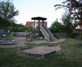 Bild: bjp
Den Kauf neuer Spielgeräte und weitere Sanierungen plant die Gemeinde Schwarzenbach für die Spielplätze in der Moos-Siedlung (Bild) und am Tannenweg. Angesichts der angespannten Finanzlage hoffen die Gemeindeverantwortlichen auf Spenden.