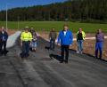 Bild: Stefan Braun/exb
Bürgermeister Stefan Braun (vorne, Mitte) bei der Schlussabnahme der Baugebietserweiterung Utzenhofen