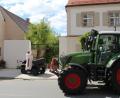 Bild: nis
Bei der Fahrzeugsegnung waren nicht nur Motorräder und Autos vertreten, sondern einige fuhren auch mit dem Traktor vor.