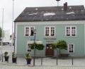 Bild: exb
Das Rathaus in Schönsee ist Sitz der Verwaltungsgemeinschaft der drei Kommunen im Schönseer Land. Der neue VG-Vorsitzende ist nicht mehr der Stadt-Bürgermeister. Das führt gleich zu Beginn der Amtsperiode zu „Rangeleien“.