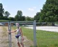 Bild: dob
Andrea Kleber steht auch am Samstag bei fast 30 Grad Celsius vor verschlossenen Türen an der städtischen Naturfreibadanlage. Sie findet es schade, das Bad nicht nutzen zu können und fordert die Öffnung unter Einhaltung der geltenden Hygieneregeln.