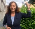 Bild: san
Ihr Finger berührt fast die Turmspitze der Basilika St. Martin – als Stadtführerin fühlt sich Hannelore Zapf (65) auch Ambergs Stadtgeschichte sehr verbunden.
