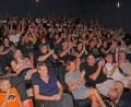 Archivbild: tr
Dicht an dicht im Cineplanet in Tirschenreuth: Solche Bilder wie im August 2019 bei der Promo-Tour zum Eberhoferkrimi "Leberkäsjunkie" wird es die nächsten Monate kaum geben. Das Kino hat aber seit Dienstag, 16. Juni, unter Einhaltung der Abstandsregelungen offen.