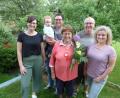 Bild: bir
Nur ein kleines Treffen in engsten Familienkreis gab zu Anne Hechts 85. Geburtstag. Im Bild: Jubilarin Anne Hecht (Mitte) mit (von links) Enkelin Anja, dessen Mann Stefan und Urenkel Niklas, Sohn Edwin und dessen Lebensgefährtin Gerlinde.