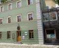 Bild: weu
Mit der Sanierung der ehemaligen Apotheke und Umnutzung in eine Steuerkanzlei erhält das Oberviechtacher Altstadtbild eine erfreuliche Aufwertung.