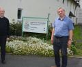 Bild: jr
Nach 65 Jahren verlässt Bruder Bernhard (links) das Kloster Fockenfeld. Seinen Lebensabend wird er im Salesianum Rosental in Eichstätt verbringen. Hausoberer Bruder Markus Adelt fährt ihn an diesem Donnerstag persönlich dort hin.