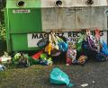 Bild: exb
Jede Menge Unrat lag in diesen Tagen beim Glascontainer in Steinmühle herum.