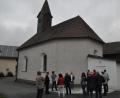 Bild: ak
Bei der Kirche in Ramlesreuth nahm der Bauausschuss den WC- und Sakristeianbau in Augenschein