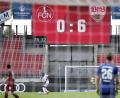 Bild: Daniel Karmann/dpa
Christian Mathenia, Torhüter des 1. FC Nürnberg, musste sich das Unheil auch noch in Zahlen auf der Anzeigetafel ansehen.