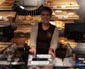 Bild: exb/Thomas Neugirg
Sarah Zetzl von der gleichnamigen Bäckerei in Neuhaus hat eine der beiden Sammelstellen für die Aktion der Neuhauser Pfadfinder eingerichtet.
